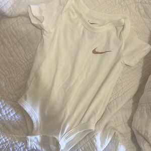 Nike White bodysuit NWOT 3months